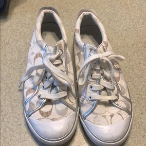 Coach women’s shoes size 8.5. Silver/Gold detail.